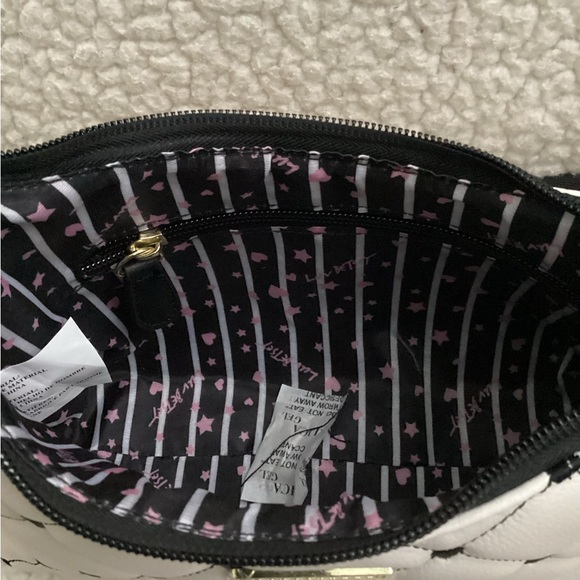 Betsey Johnson, White/Black LBLOLA Crossbody, NWT - Picture 6 of 9
